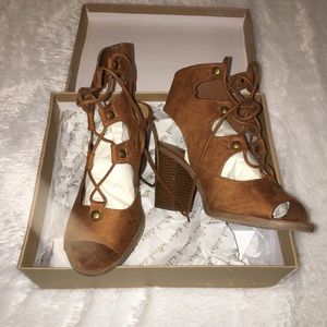 Race-H Hazel Lace up heels
